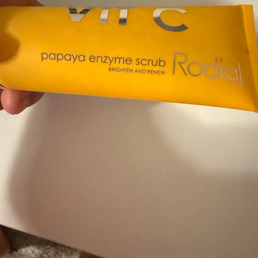 Rodial Papaya Enzyme Scrub in Vibrant Yellow - Picture 2 of 3